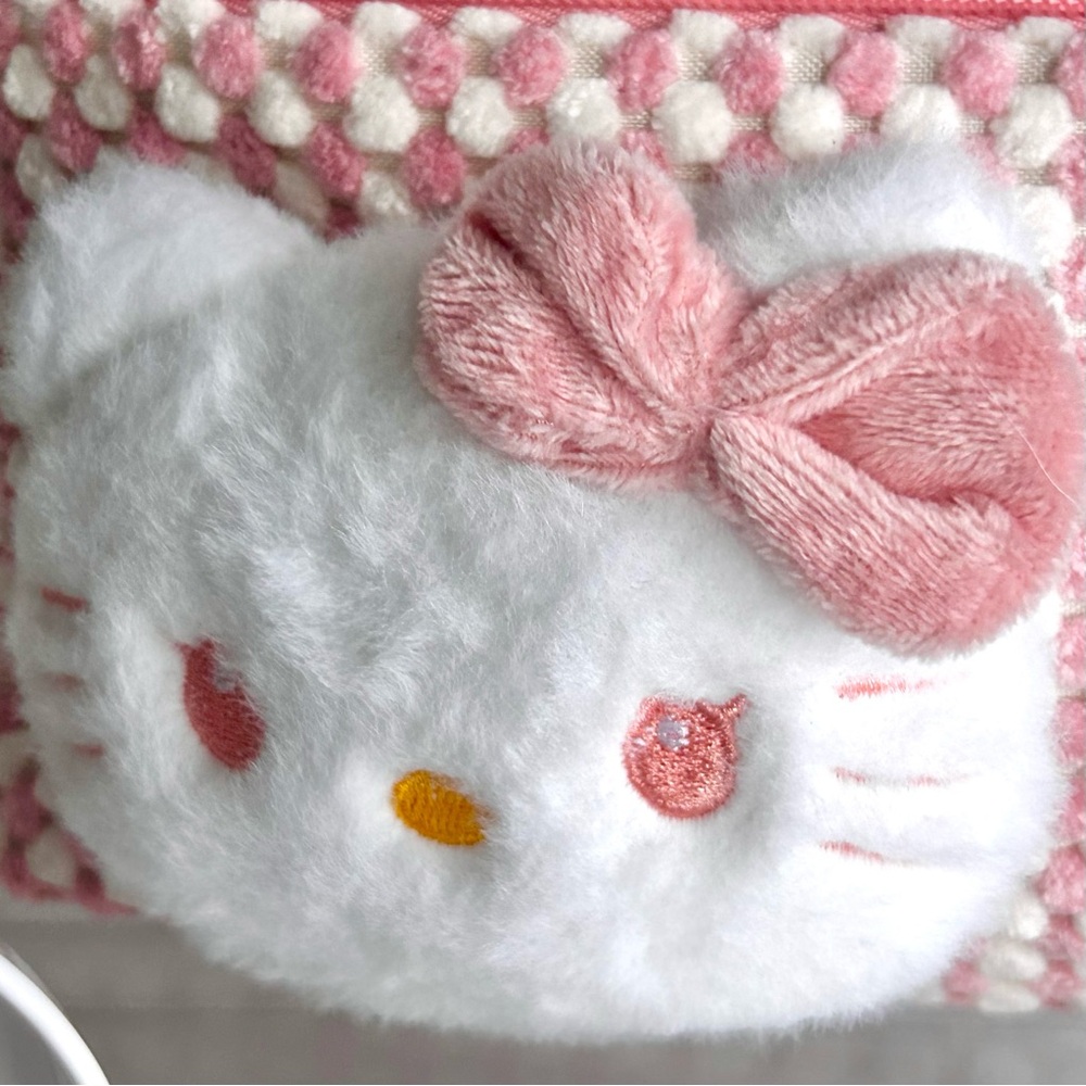 💖(HK310) Hello Kitty 7-Piece Adorable Glam Bundle! - Picture 2 of 15